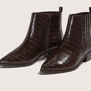 WESTERN Pointed Toe Croco Ankle Boots Size 9W Brand New
